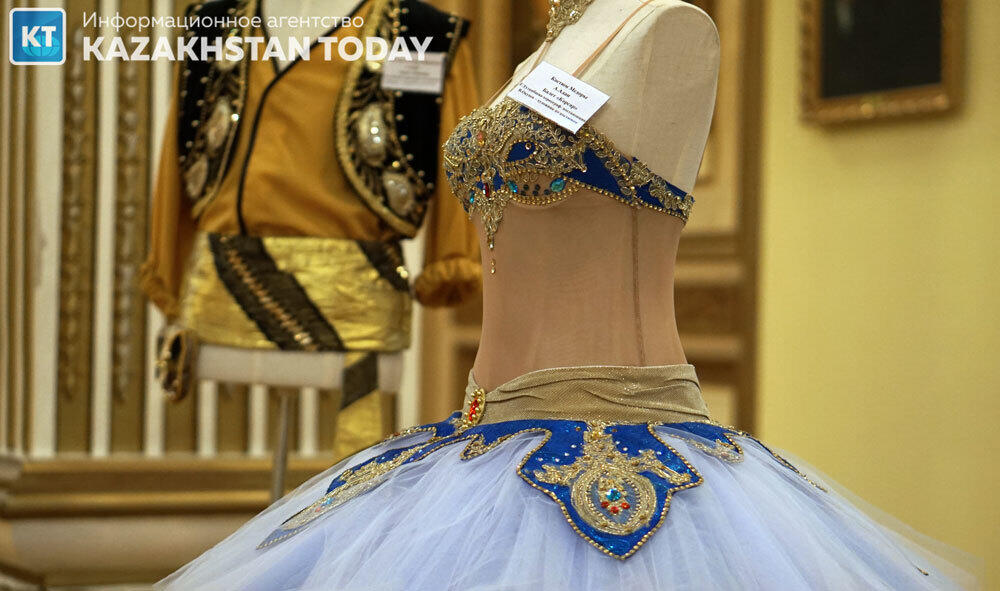 Premiere of Adan's ballet Le Corsaire. Costumes