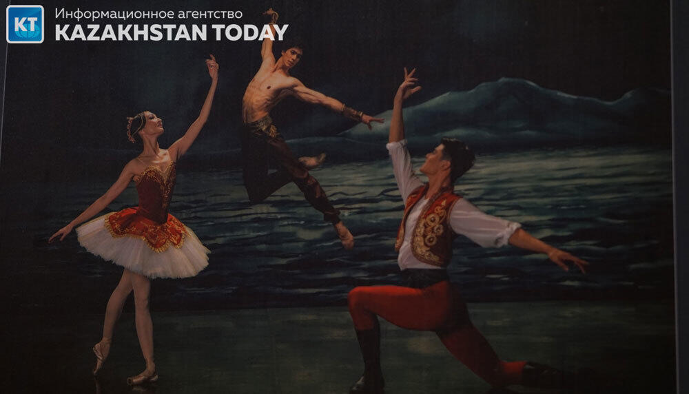 Premiere of Adan's ballet Le Corsaire. Costumes