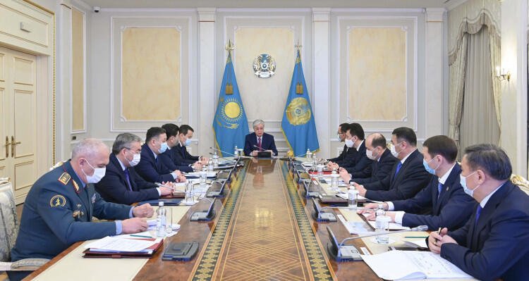 Президент провел оперативное совещание Совета безопасности