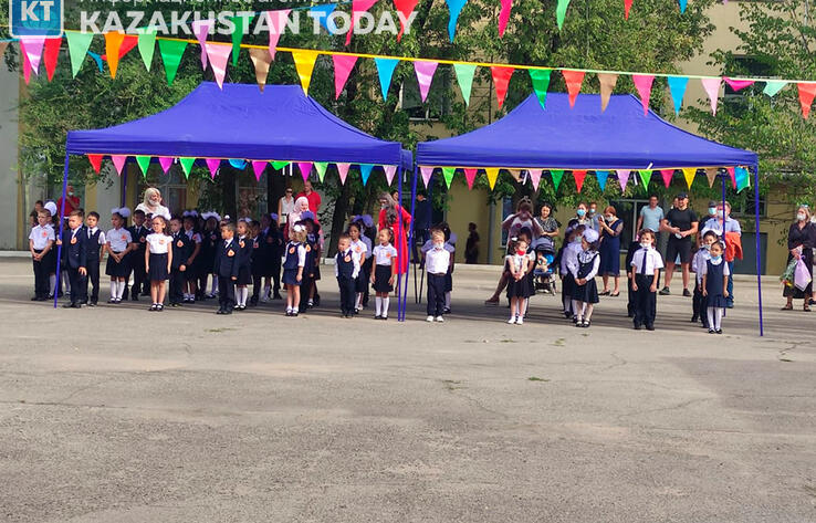 В казахстанских школах 25 мая пройдет первая за два года линейка 
