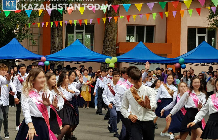 Последний звонок прозвенел для более 3,5 млн казахстанских школьников