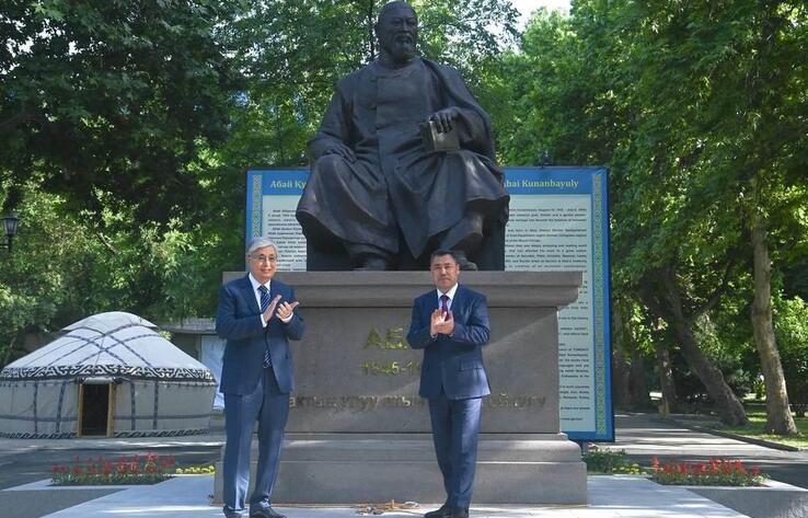 Bust of Abai installed in New Delhi