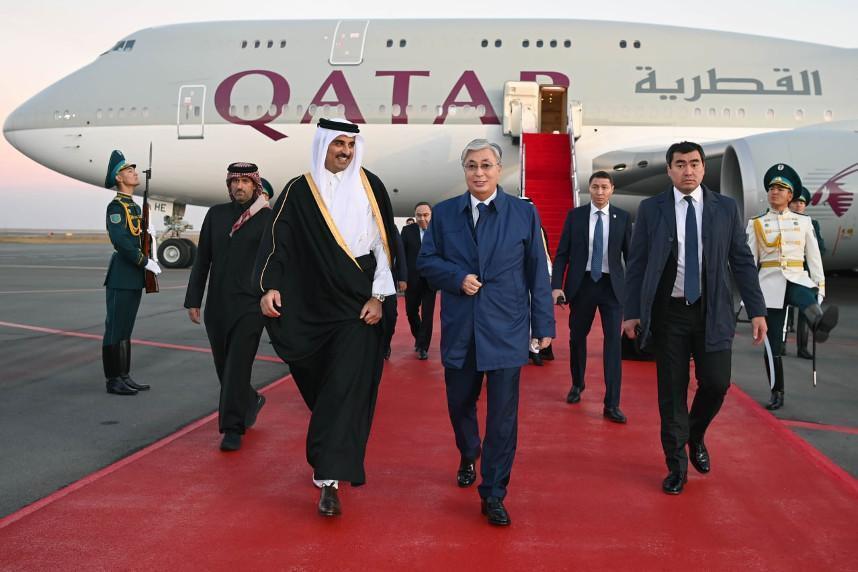 Tokayev welcomes Qatari Emir Sheikh Tamim bin Hamad Al Thani