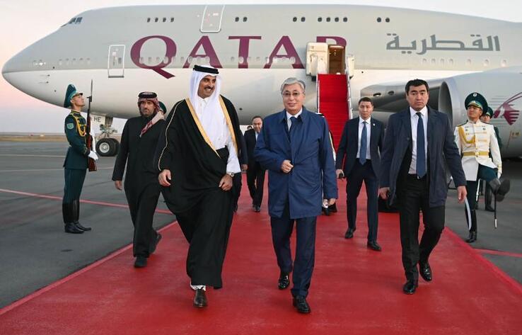 Tokayev welcomes Qatari Emir Sheikh Tamim bin Hamad Al Thani