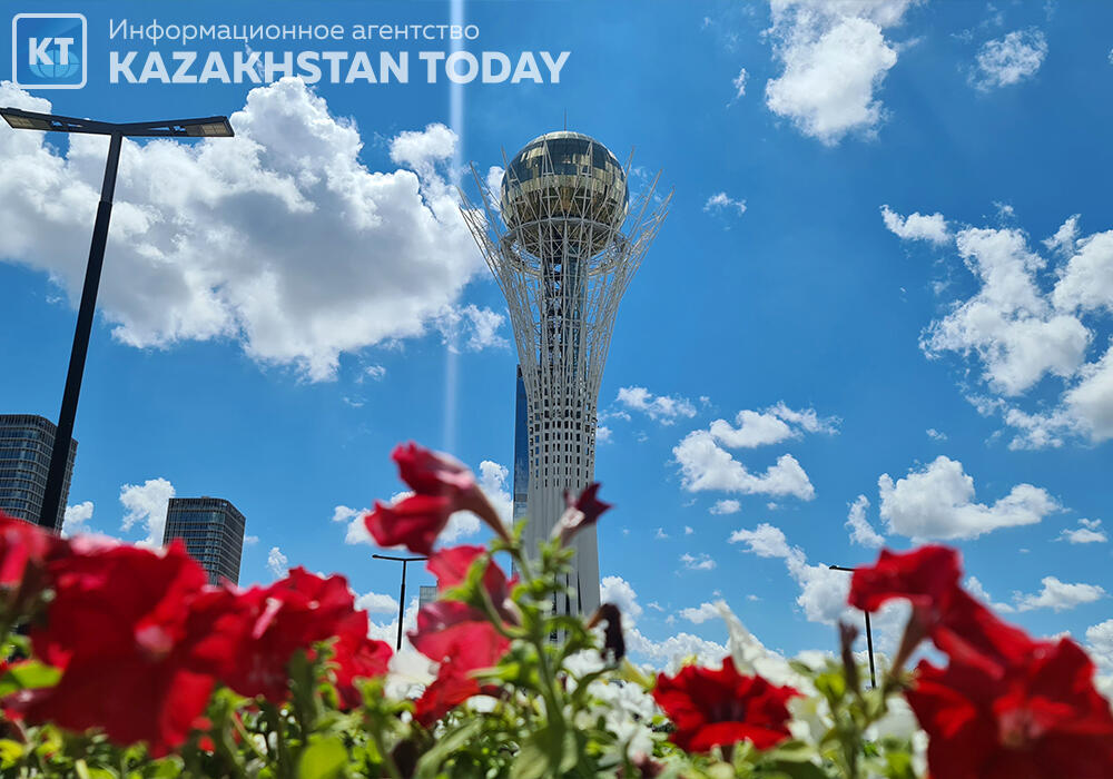 Kazakh President congratulates Kazakhstanis on Republic Day