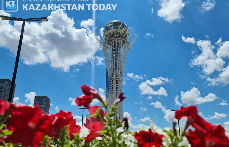 Kazakh President congratulates Kazakhstanis on Republic Day