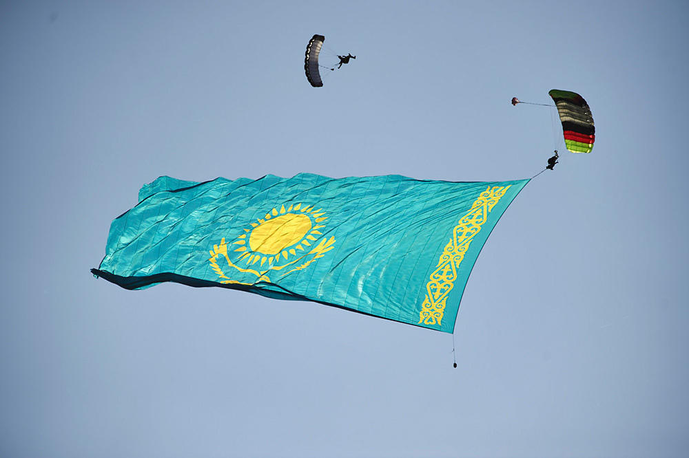 Largest Kazakh national flag was unfurled in the sky over Almaty. Images | Izturgan Aldauev