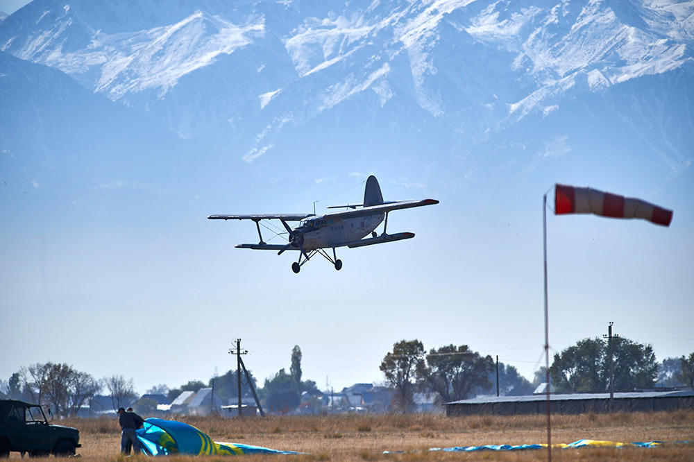 Largest Kazakh national flag was unfurled in the sky over Almaty. Images | Izturgan Aldauev