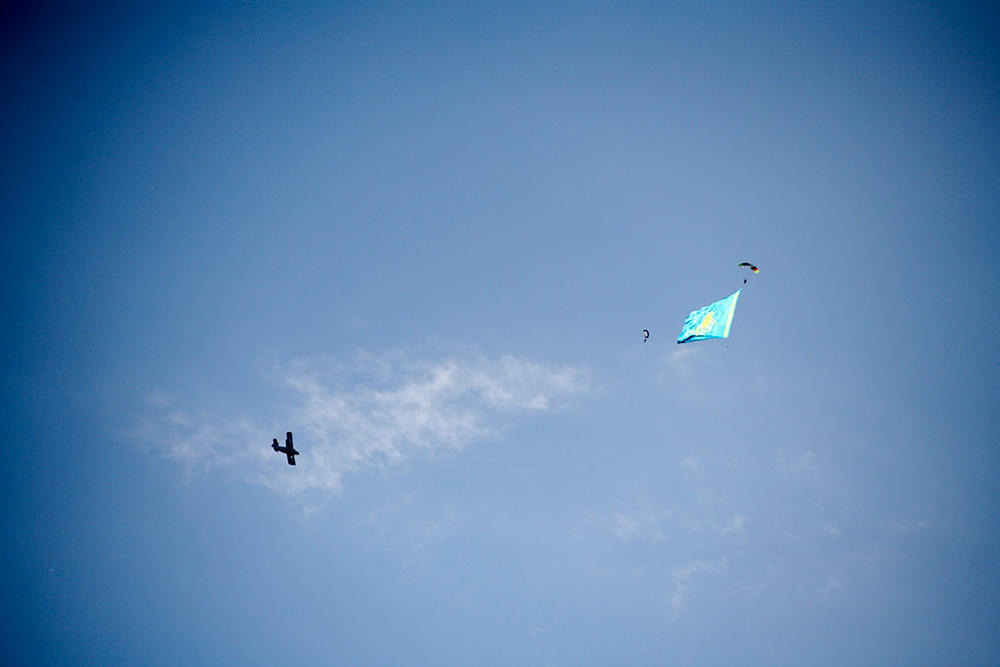 Largest Kazakh national flag was unfurled in the sky over Almaty. Images | Izturgan Aldauev