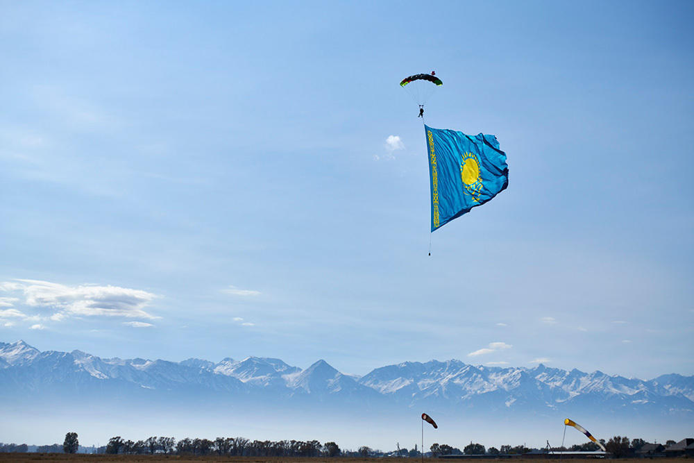 Largest Kazakh national flag was unfurled in the sky over Almaty. Images | Izturgan Aldauev