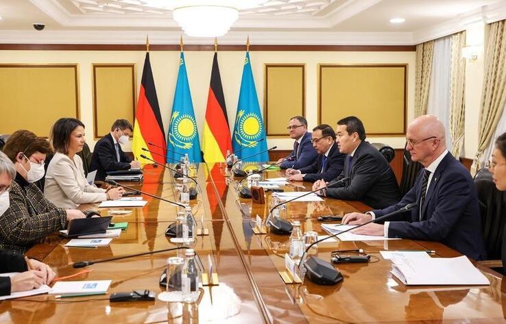 Kazakh PM Alikhan Smailov, German FM Annalena Baerbock hold meeting