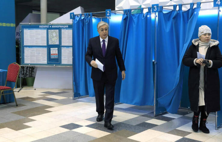 Kassym-Jomart Tokayev casts his vote in presidential election