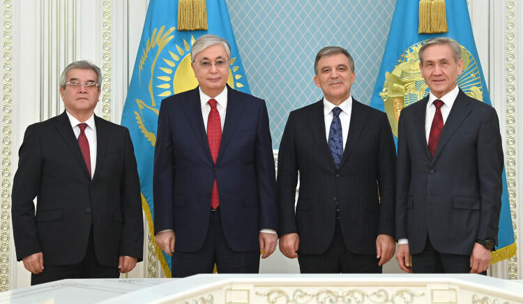 Kazakh President meets with CA Media Forum participants