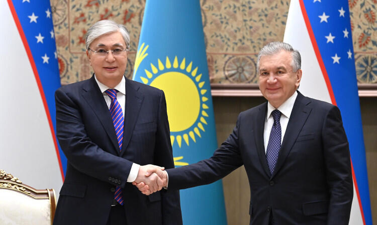 Presidents of Kazakhstan, Uzbekistan holds talks in narrow format