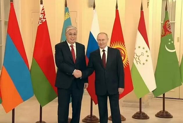 Kazakh Head of State Tokayev greeted by Russian President Putin in St. Petersburg