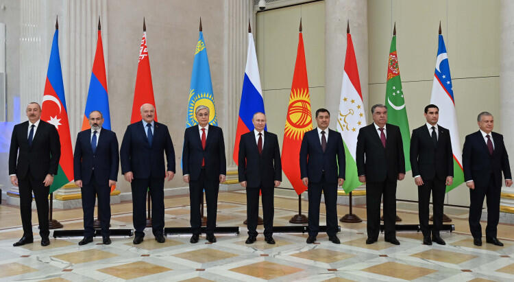 Kazakh President attends informal meeting of CIS Heads of State. Images | akorda.kz