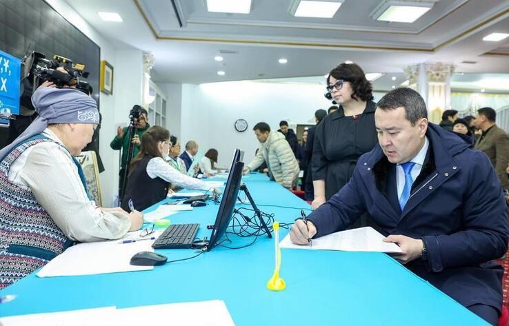 Elections 2023: PM Alikhan Smailov casts his vote