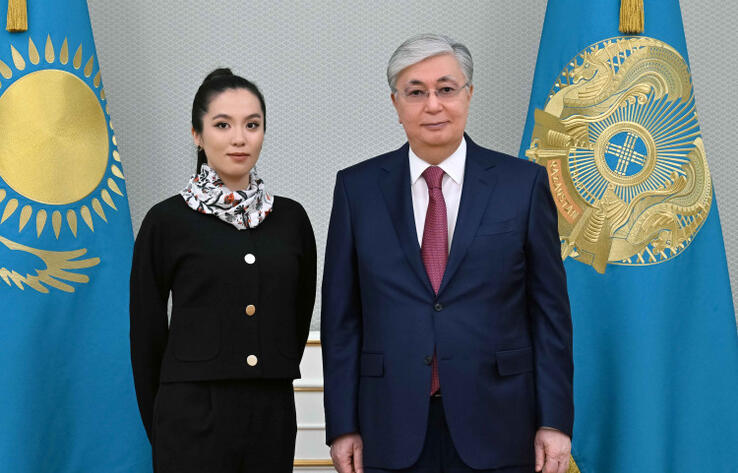 President Tokayev receives chess player Dinara Saduakassova