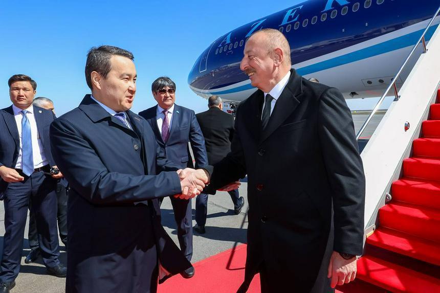 Ilham Aliyev starts official visit to Kazakhstan