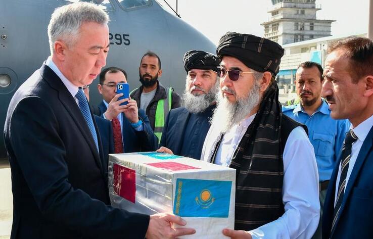 Kazakh delegation hands humanitarian aid to Afghanistan