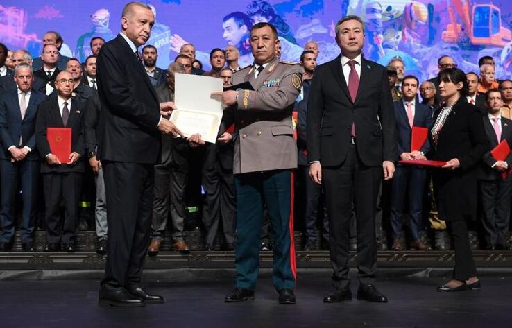 President Erdoğan awards 1st Vice Minster of Emergency Situations of Kazakhstan