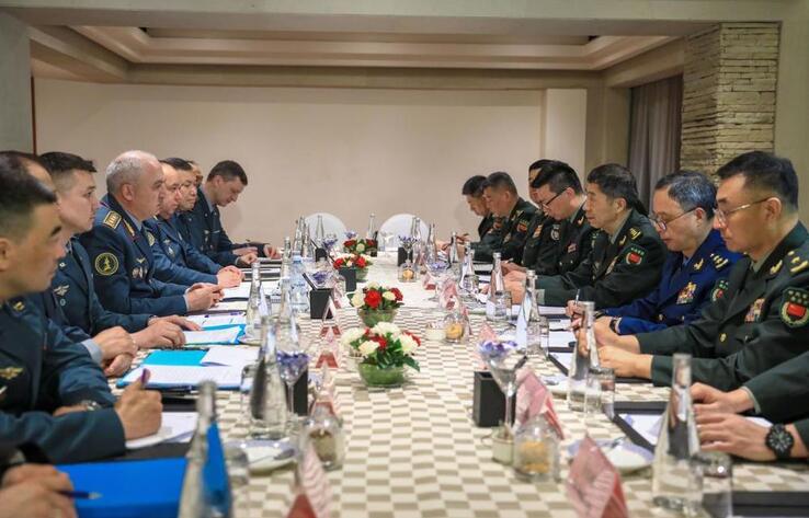 Kazakh, Chinese defense ministers meet in New Delhi