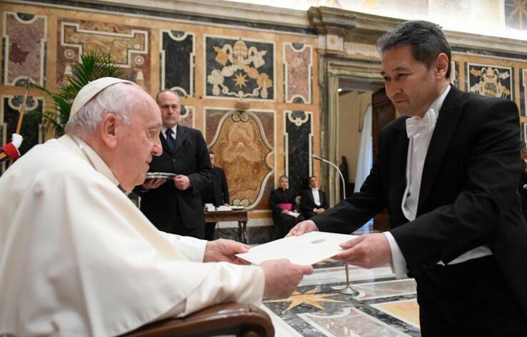 Ambassador of Kazakhstan Presented Credentials to Pope Francis