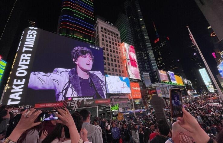 Video in support of Dimash’s composition ‘Omir’ broadcasted in Times Square