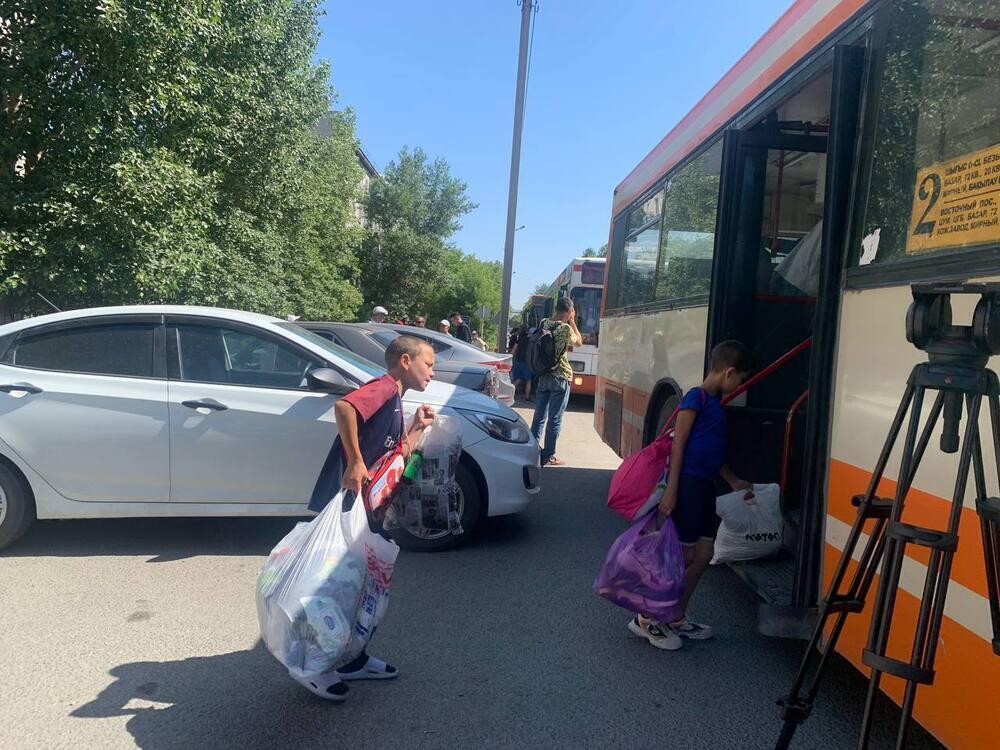 Abai rgn wildfires: Evacuated residents of Polovinka and Talitsa villages returning homes. Images | t.me/semeyakimdigi