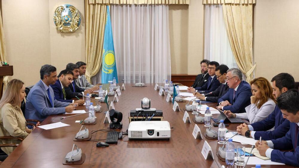 Serik Zhumangarin held a meeting on the development of trade and logistics opportunities between Kazakhstan and Pakistan