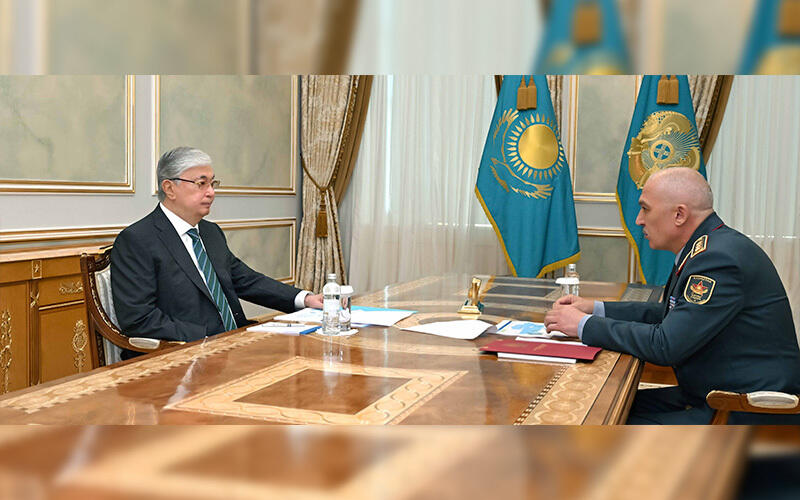 Kazakh Head of State Tokayev meets with Defense Minister Ruslan Zhakssylykov