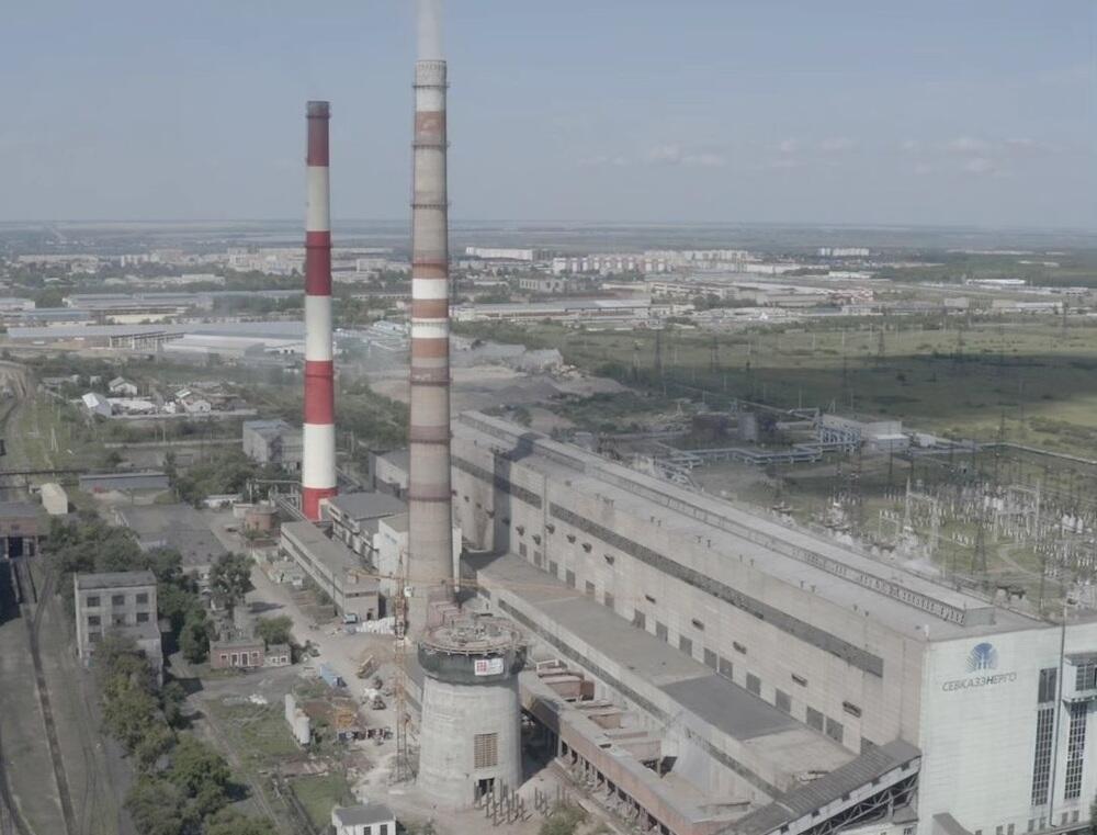 Chimney under construction at thermal power plant in N Kazakhstan tilts