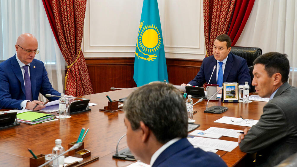 Alikhan Smailov demands acceleration of launching important energy projects in Mangystau region