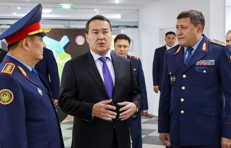 School security and fight against Internet fraud: Alikhan Smailov familiarizes himself with police digitalization process