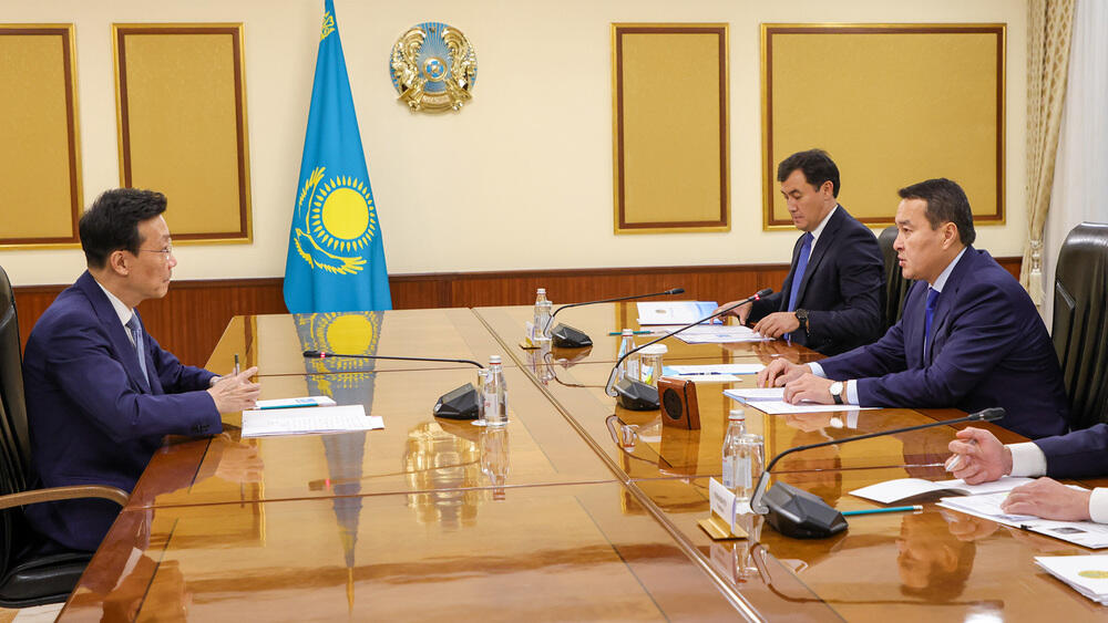 Alikhan Smailov meets with Ambassador of China to Kazakhstan