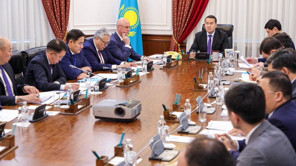 Alikhan Smailov holds Economic Demonopolization Commission meeting