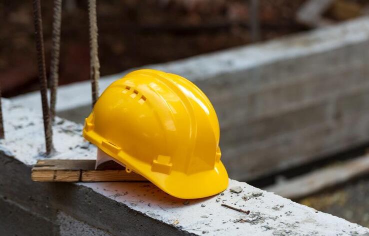 Four workers fall from height, one dies in Kazakh capital