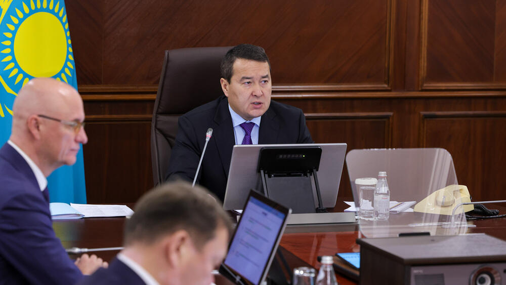 Solve problematic issues promptly and manually - Alikhan Smailov on launching investment projects in regions