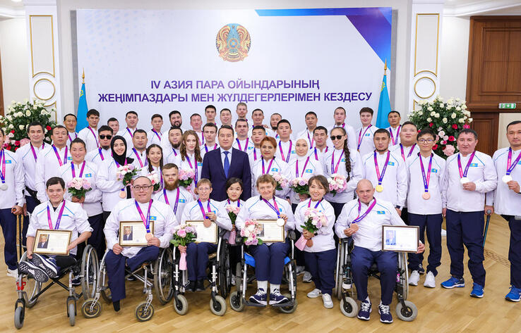 Alikhan Smailov meets with winners and medalists of IV Asian Para Games