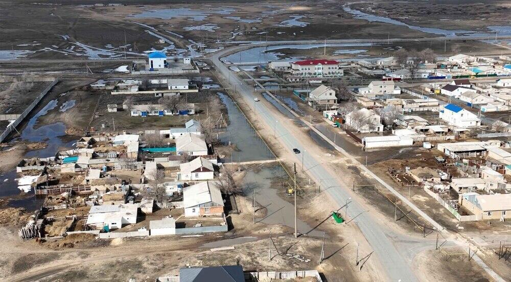 Kazakh President flies over flooded areas in W Kazakhstan