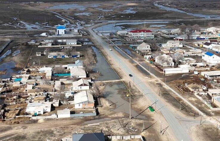 Kazakh President flies over flooded areas in W Kazakhstan