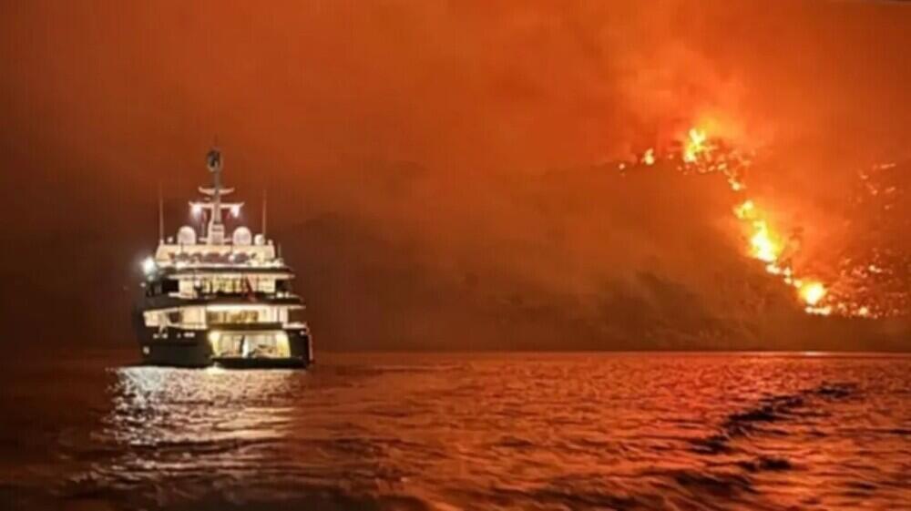 Туристы устроили пожар на греческом острове