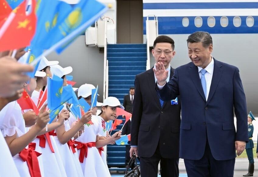 Выступление председателя КНР Си Цзиньпина по прибытии в международный аэропорт Астаны 2 июля