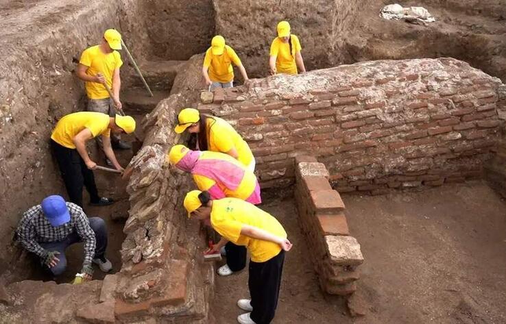 Dromos of ancient mausoleum unearthed in Saraishyk reserve museum in Atyrau region