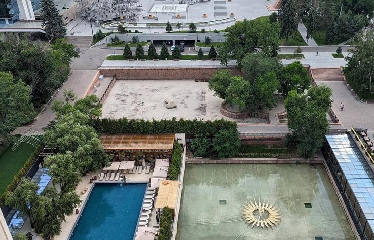 Гостиницу "Казахстан" обязали восстановить превращенный в бассейн фонтан