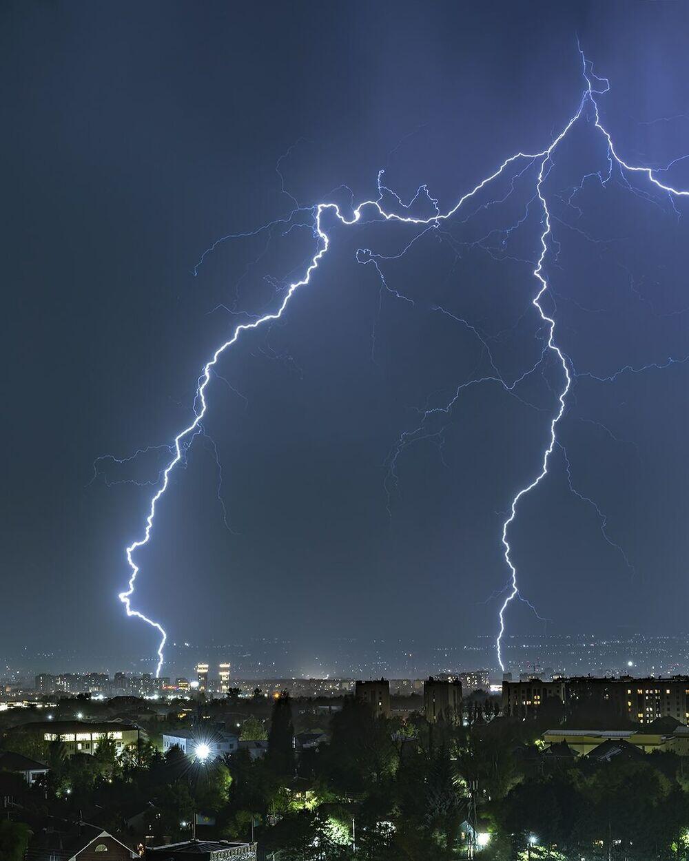 Beautiful Powerful Lightning Over Almaty. Images | instagram/dots_foto
