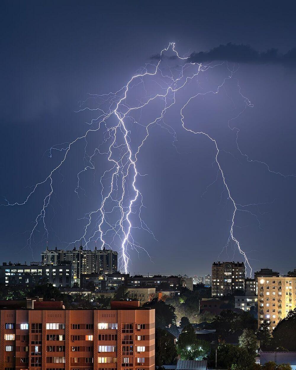 Beautiful Powerful Lightning Over Almaty. Images | instagram/dots_foto