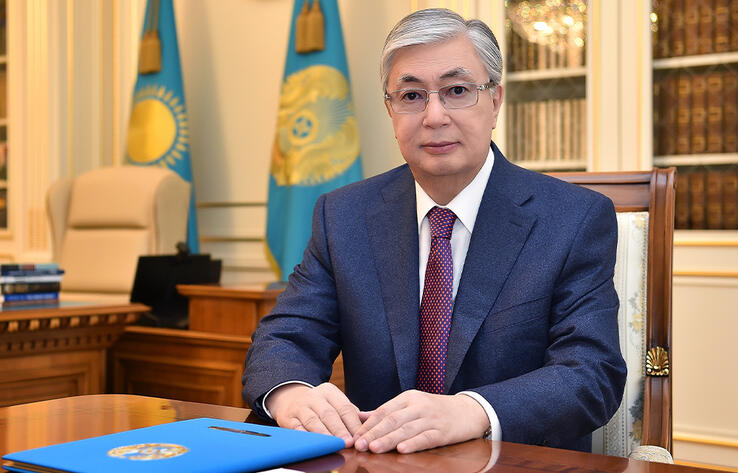 Президент Казахстана поздравил госслужащих