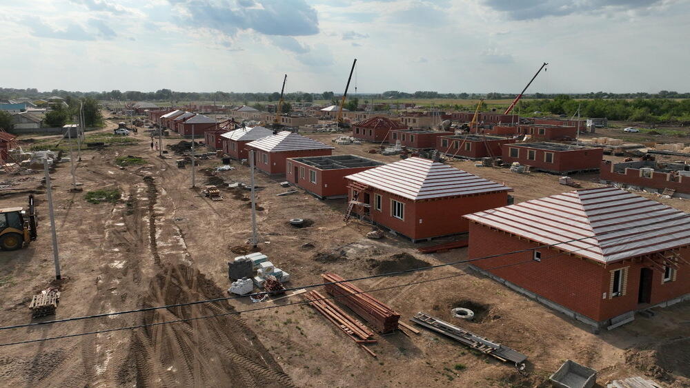 Olzhas Bektenov inspects construction of houses for flood victims in west regions