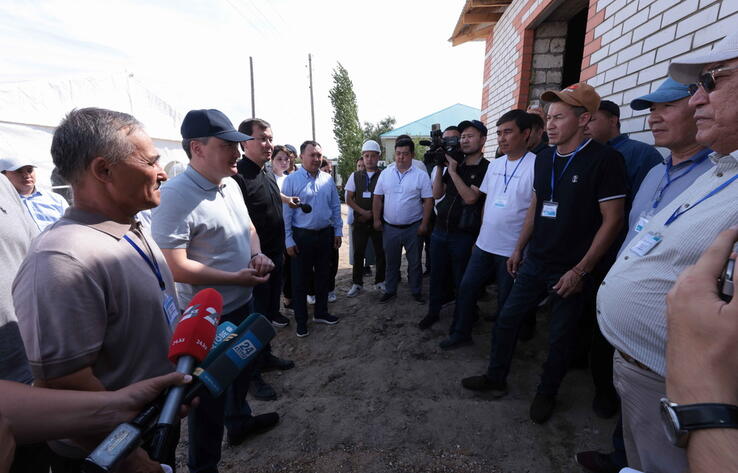 Olzhas Bektenov checks construction of houses and restoration of infrastructure in flood-affected villages of Aktobe region